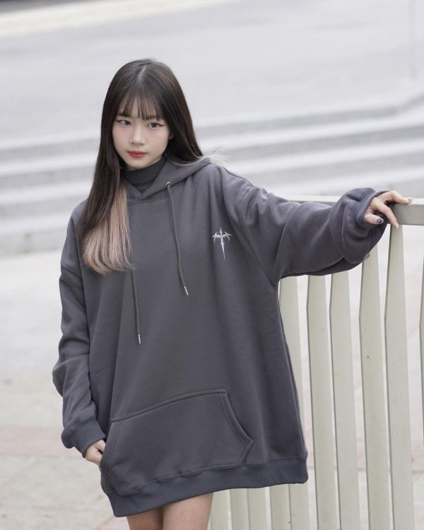 現貨【牛奶暖絨】暗黑羽翼牛奶絨帽Tee 