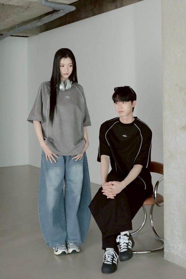 【現貨】銀膠圖標織帶麂皮短Tee 