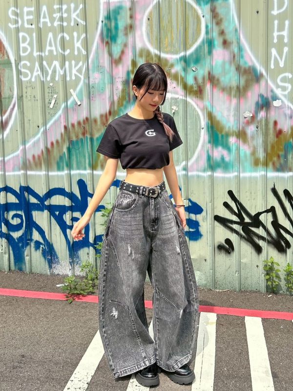 【現貨】破壞裂影水洗彎刀褲 