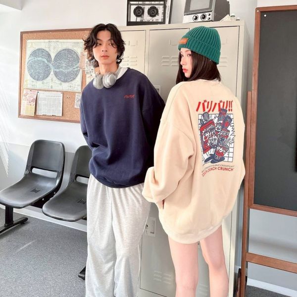 日系零食刺繡刷毛大學Tee 