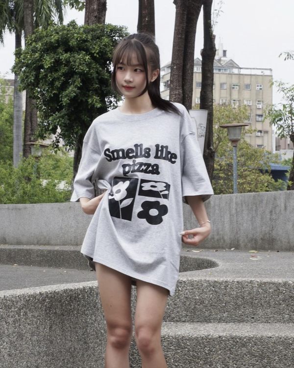 【現貨】花朵字母印花短Tee 