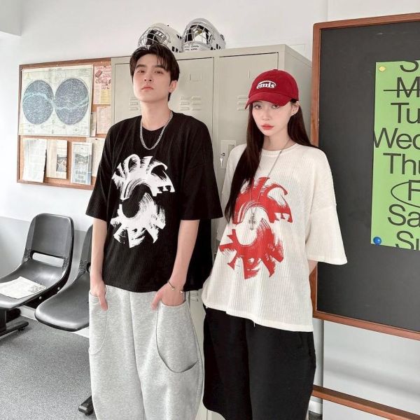 【現貨】VOICE旋轉殘影印花短Tee 