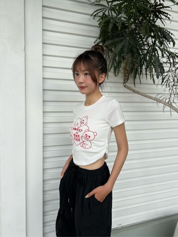 【現貨】側抓皺圓領彈性小熊短版上衣 