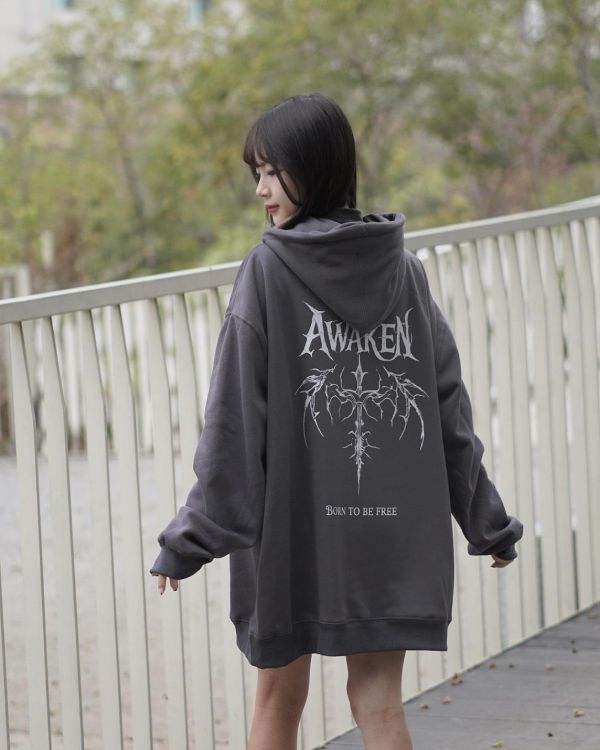 現貨【牛奶暖絨】暗黑羽翼牛奶絨帽Tee 