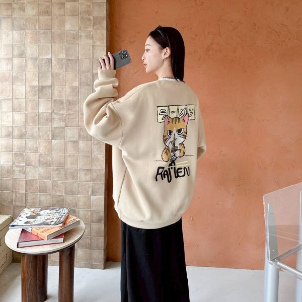 日文虎斑貓吃麵刷毛大學Tee 