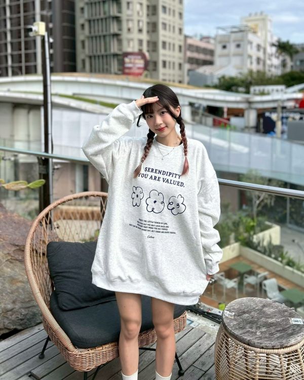 現貨【牛奶暖絨】SERENDIPITY花朵牛奶絨大學Tee 