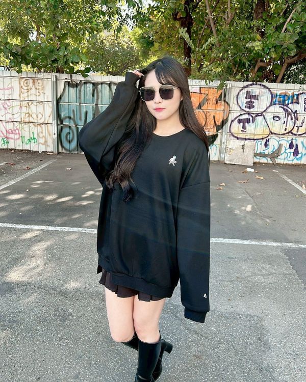 【現貨+預購】刺繡滑板小人大學Tee 