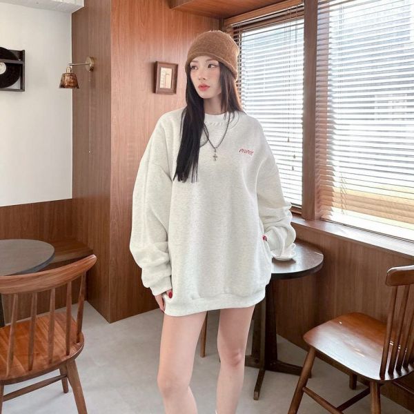 日系零食刺繡刷毛大學Tee 