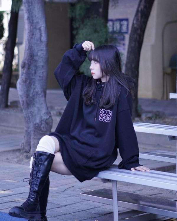 現貨【牛奶暖絨】簍空字母牛奶絨帽Tee 