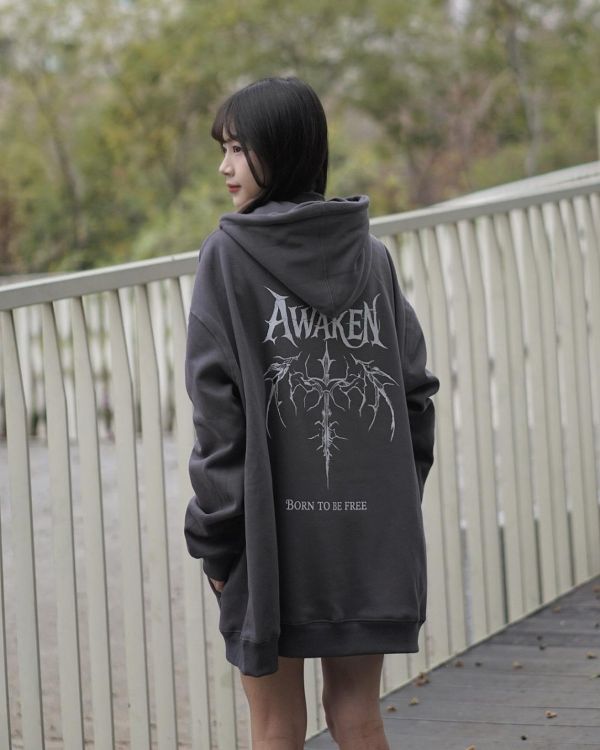 現貨【牛奶暖絨】暗黑羽翼牛奶絨帽Tee 