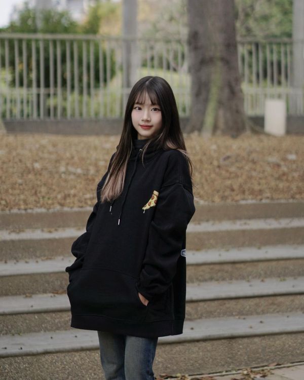 現貨【牛奶暖絨】Pizza外星人牛奶絨帽Tee 