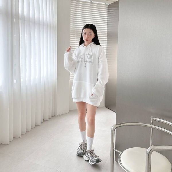 發泡英字科技感銀漆刷毛帽Tee 