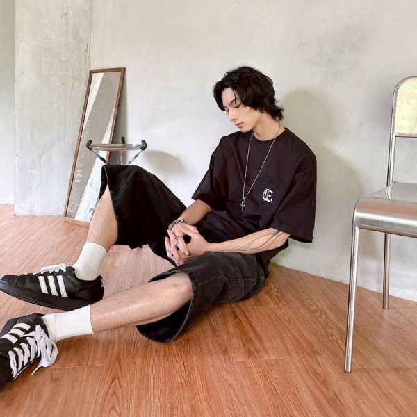 哥德字刺繡口袋短Tee 