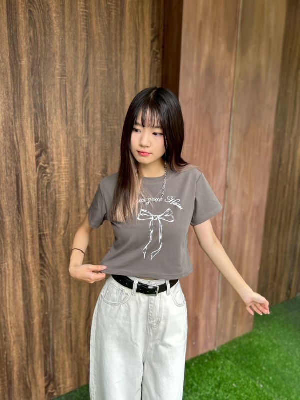 【現貨】手繪蝴蝶結印花短版上衣 