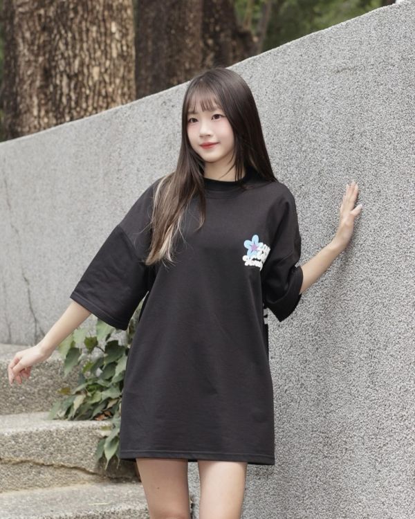 【現貨】發泡文字花朵短Tee 