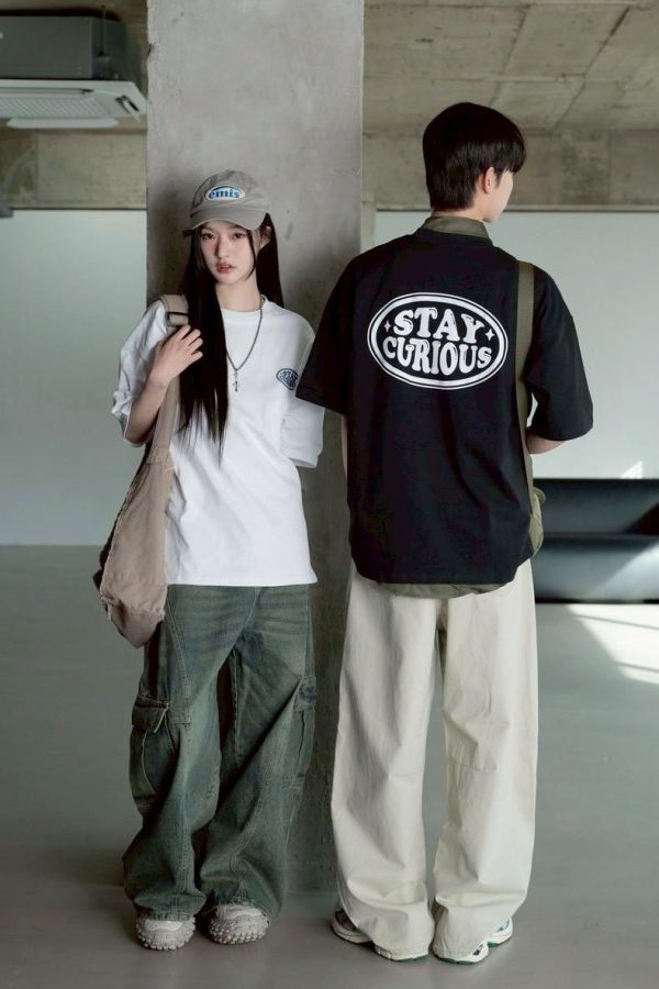 STAY CURIOUS橢圓膠印短Tee 