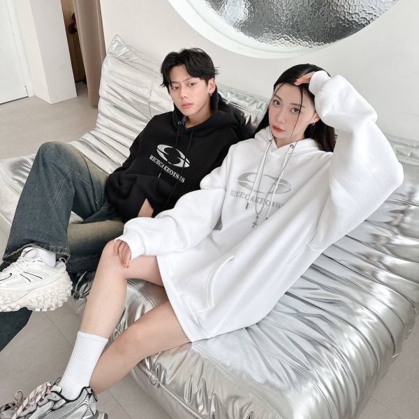 發泡英字科技感銀漆刷毛帽Tee 