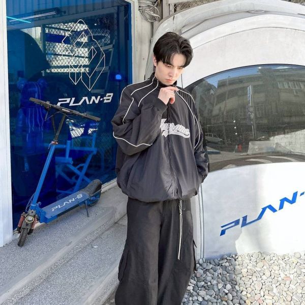 Awesome小立領刺繡織條風衣外套 