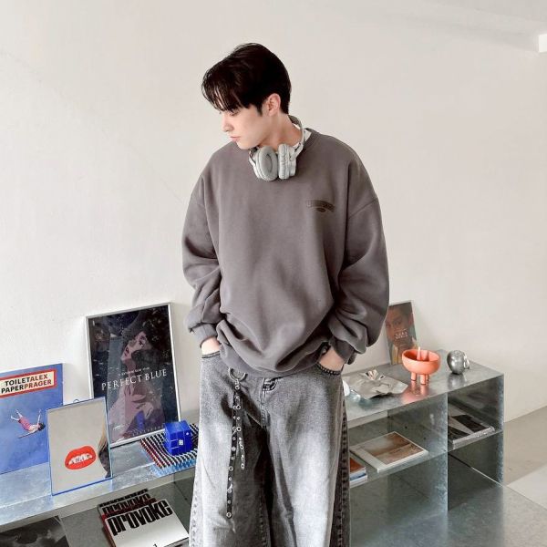 【現貨】UNIFORM男孩背影刷毛大學Tee 