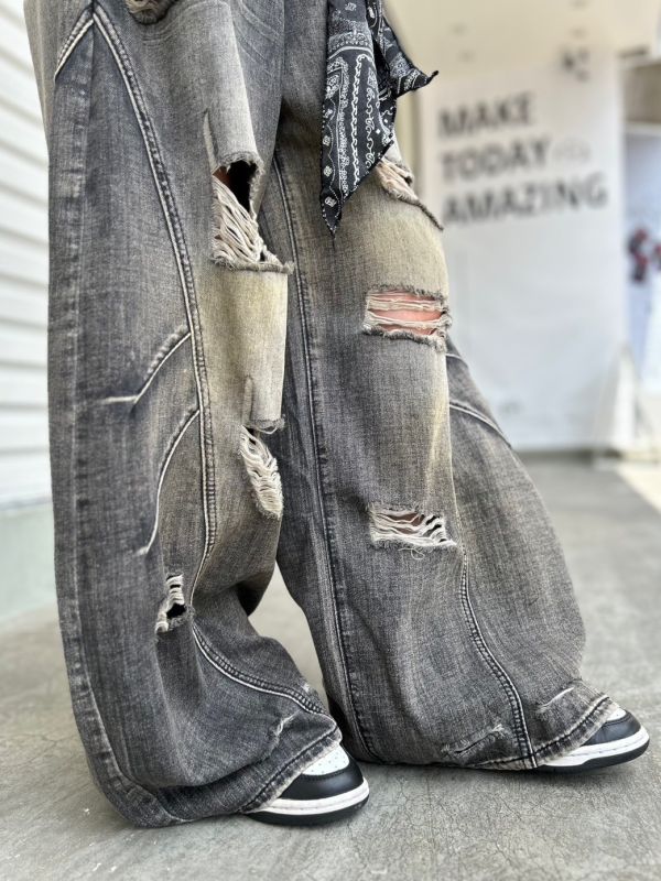 【爆款現貨+預購】附腰巾洗舊刷破牛仔彎刀褲 
