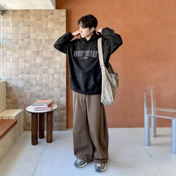 刺繡哥德字麂皮帽Tee 