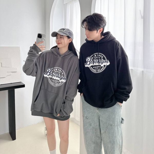 Brooklyn徽章印刷毛帽Tee 