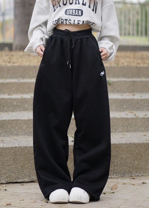 現貨+預購【休閒穿搭必備】刺繡小標闊腿棉褲 