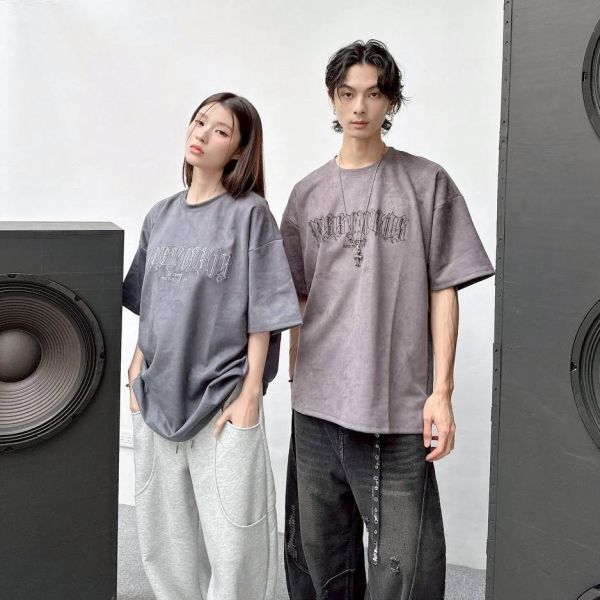 【現貨】哥德字車線刺繡短Tee 