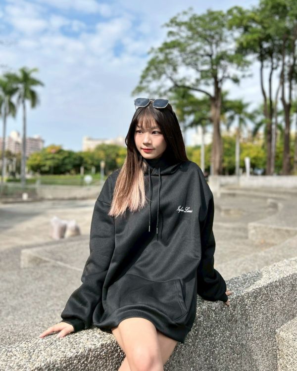 【現貨】INFUNLEMS英字刷毛帽Tee 