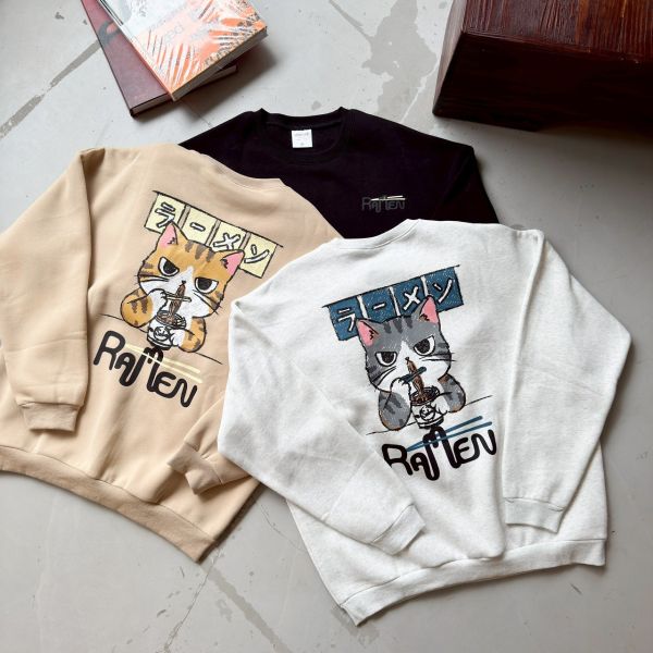 日文虎斑貓吃麵刷毛大學Tee 