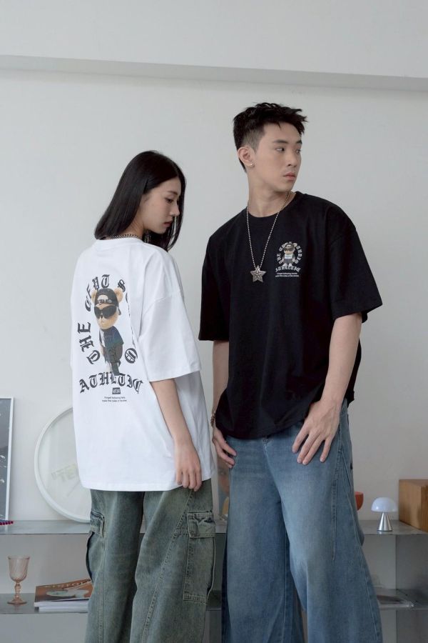 【SORONA®】哥德字反光熊涼感短Tee 