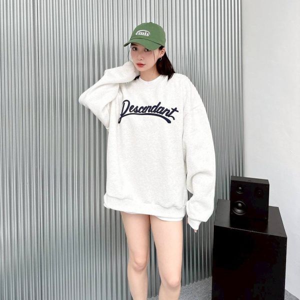 Descendat草寫貼布繡刷毛大學Tee 