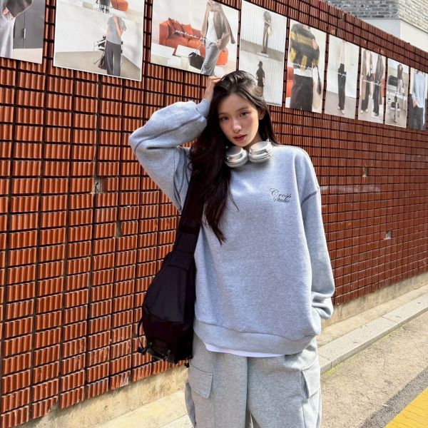 【現貨+預購】反車線草寫刷毛大學Tee 