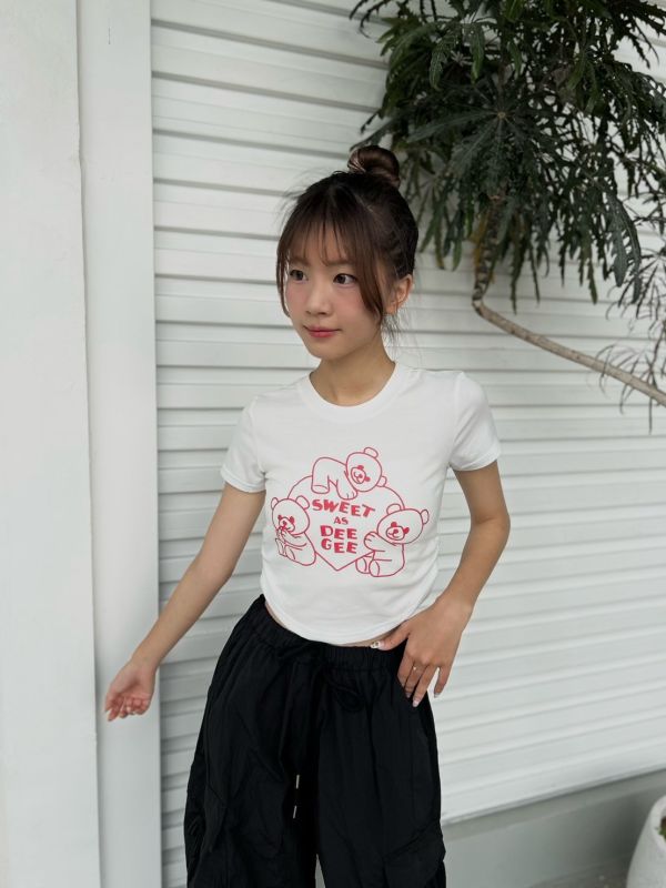 【現貨】側抓皺圓領彈性小熊短版上衣 