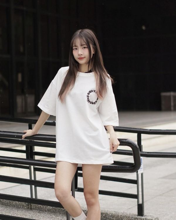 現貨【街頭最強背影殺手】環形煙霧字母短Tee 