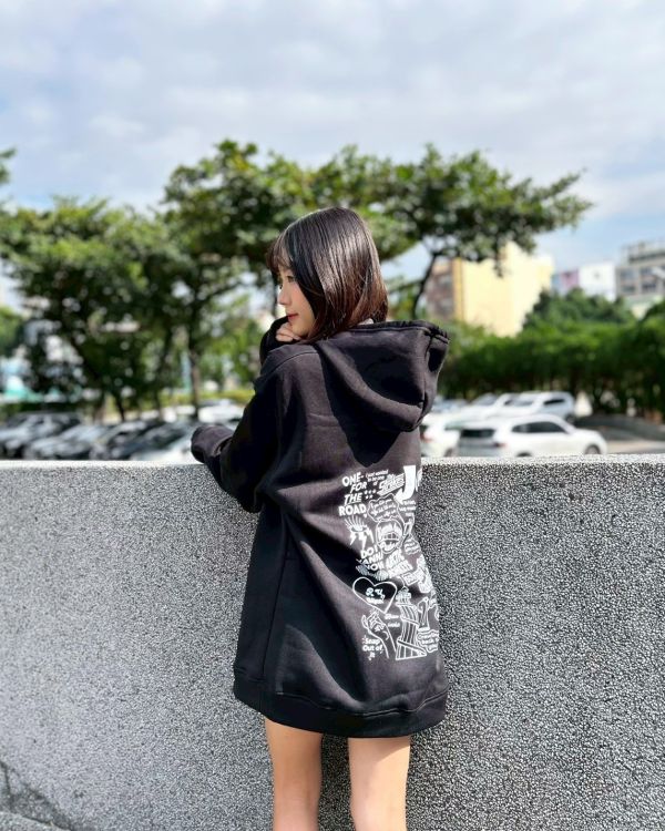 【現貨】美式汽車背後大圖刷毛帽Tee 