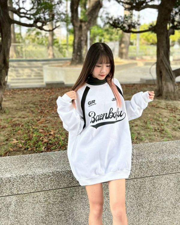 【現貨+預購】Baenbolu美式拼接印花刷毛大學Tee 