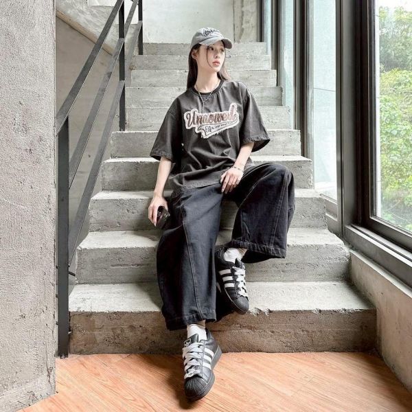 【現貨】草寫抽鬚貼布繡美式短Tee 