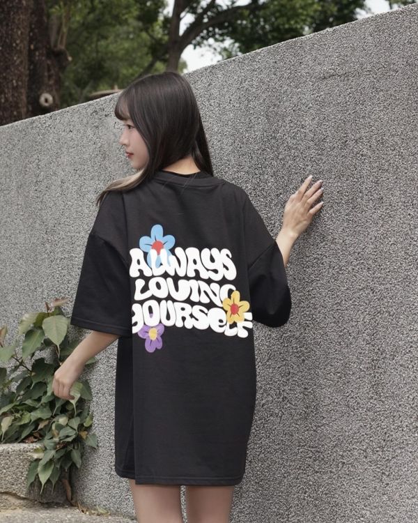 【現貨】發泡文字花朵短Tee 