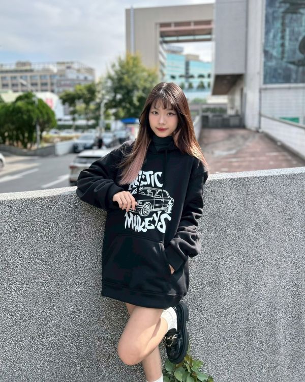 【現貨】美式汽車背後大圖刷毛帽Tee 