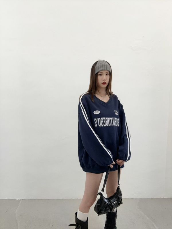 【預購】美式V領英字滾邊大學Tee 