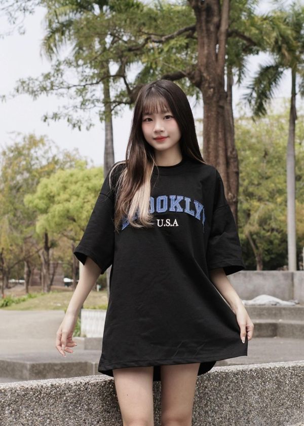 【現貨+預購】BROOKLYN牛仔貼布刺繡短Tee 