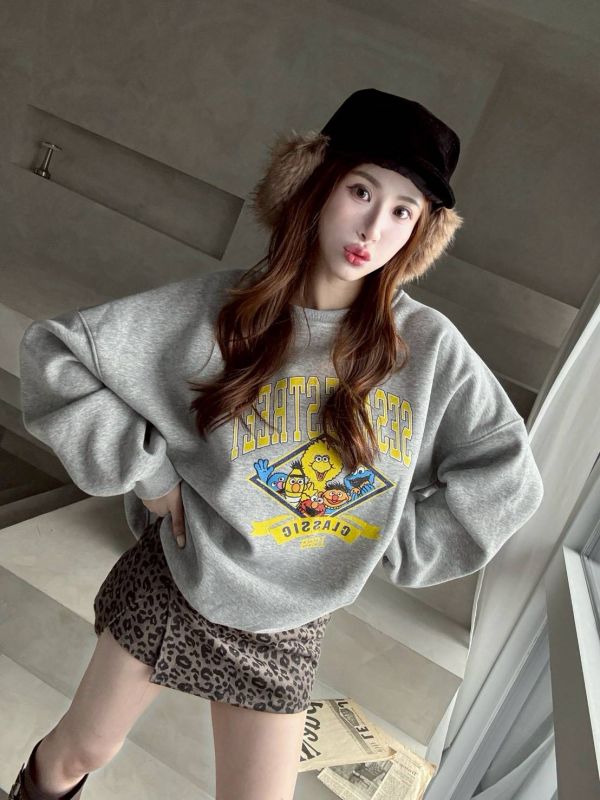 卡通印花刷絨大學Tee 