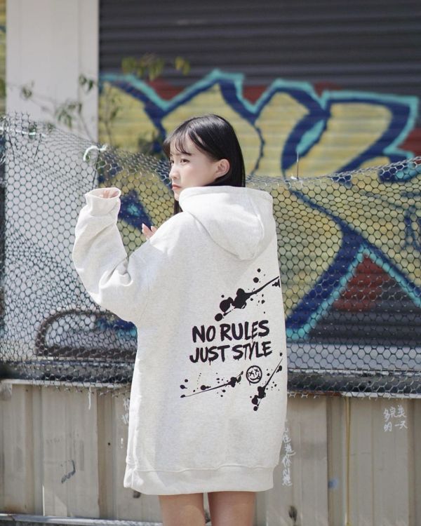 現貨【牛奶暖絨】潑墨塗鴉牛奶絨帽Tee 