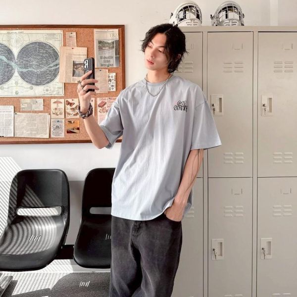 【現貨】貓咪伸展塗鴉感印花短Tee 