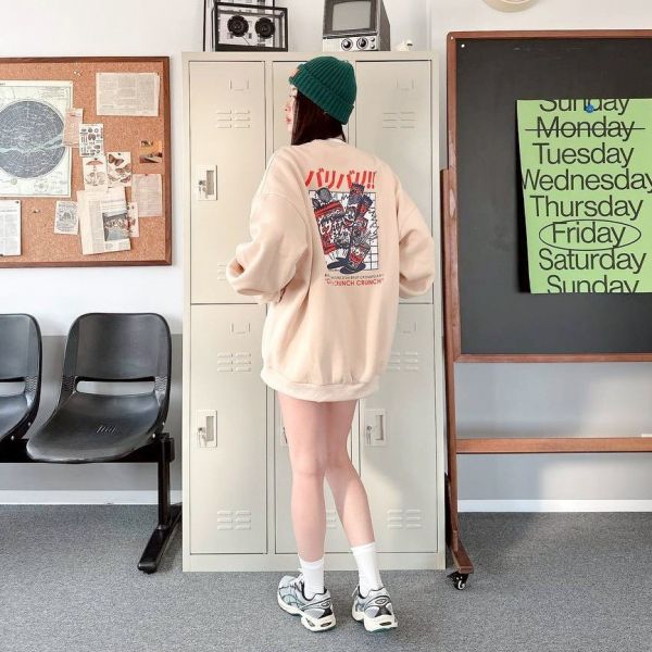 日系零食刺繡刷毛大學Tee 