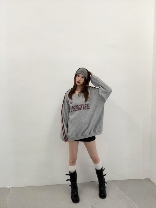 【預購】美式V領英字滾邊大學Tee 