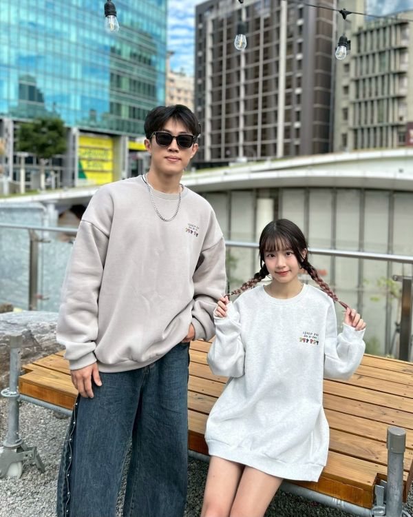 【現貨】CROSS DREAMS愛心排列刷毛大學Tee 