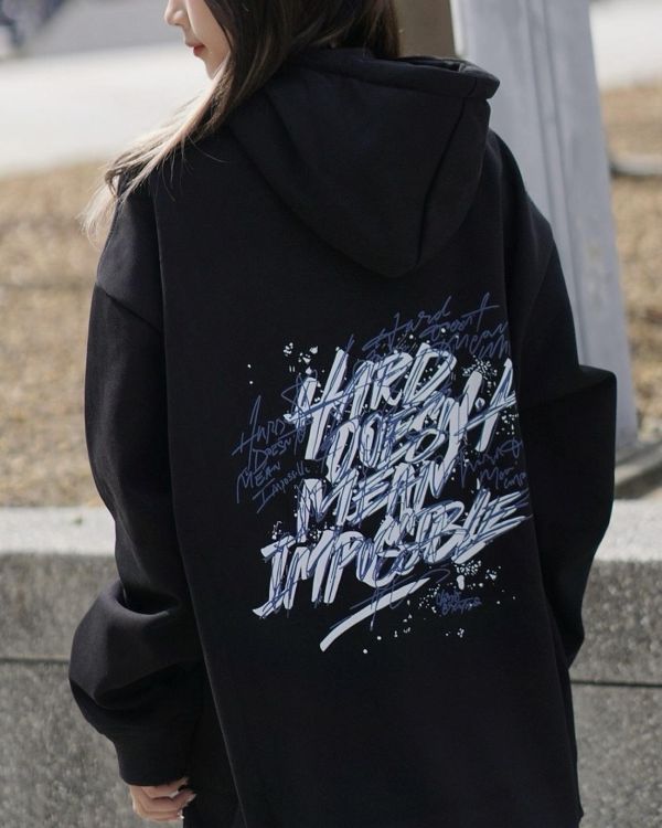 現貨【牛奶暖絨】藝術英字塗鴉牛奶絨帽Tee 