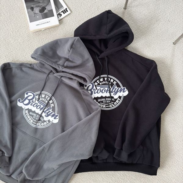 Brooklyn徽章印刷毛帽Tee 